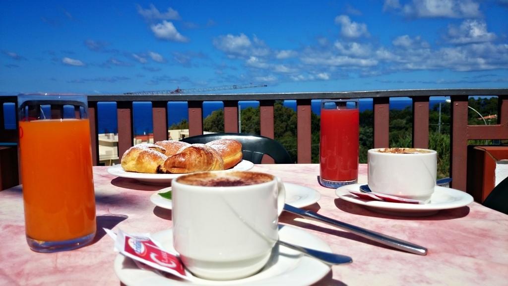Bed and Breakfast San Carlo - Terrazzo Sul Mare Con Ristorante E Pizzeria Zambrone Exterior foto